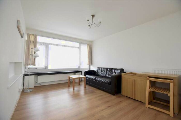 2 Bedroom Flat To Rent In Egbury House, Tangley Grove, London, SW15
