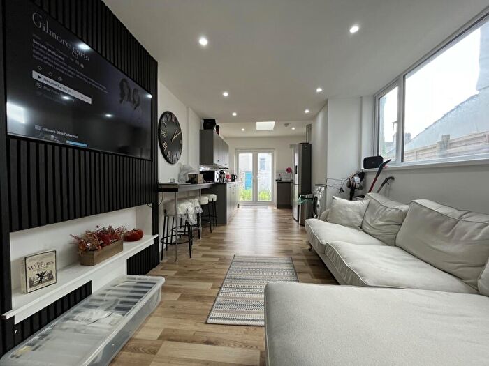 6 Bedroom Terraced House To Rent In Dogfield Street, Cathays, CF24