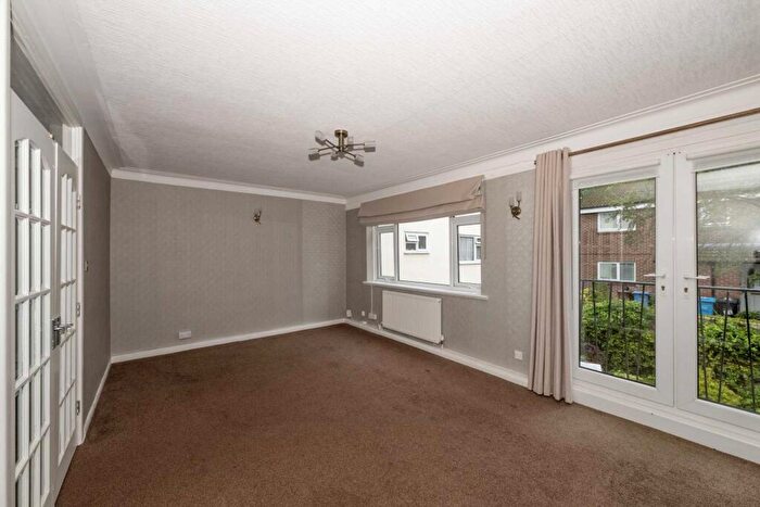 3 Bedroom Apartment To Rent In Park Lane Court, Bury New Road, M7