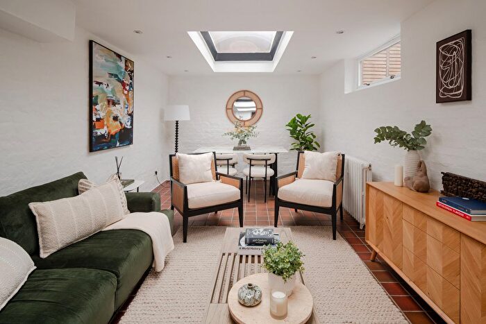 1 Bedroom Maisonette For Sale In Mortimer Road Iii, London, N1