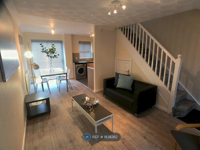 2 Bedroom End Of Terrace House To Rent In Heron Street, Manchester, M15