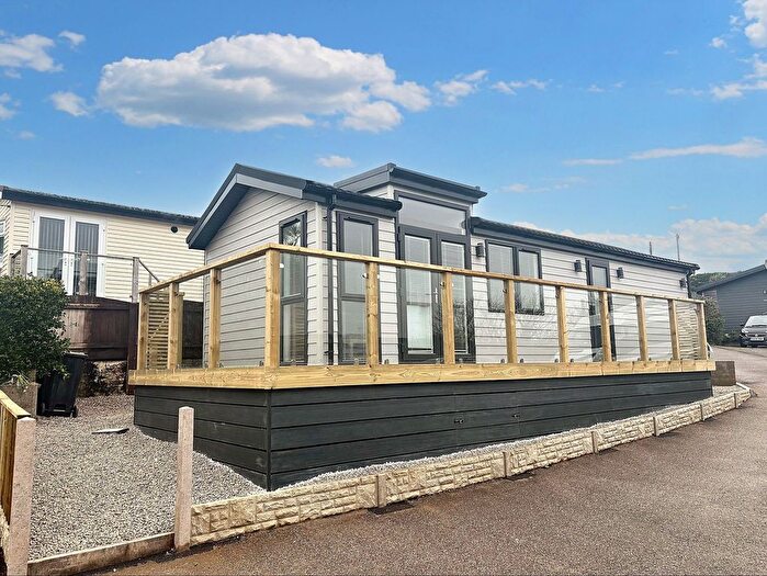 1 Bedroom Park Home For Sale In Clemens Avenue, Tregunnel Park, Newquay, TR7