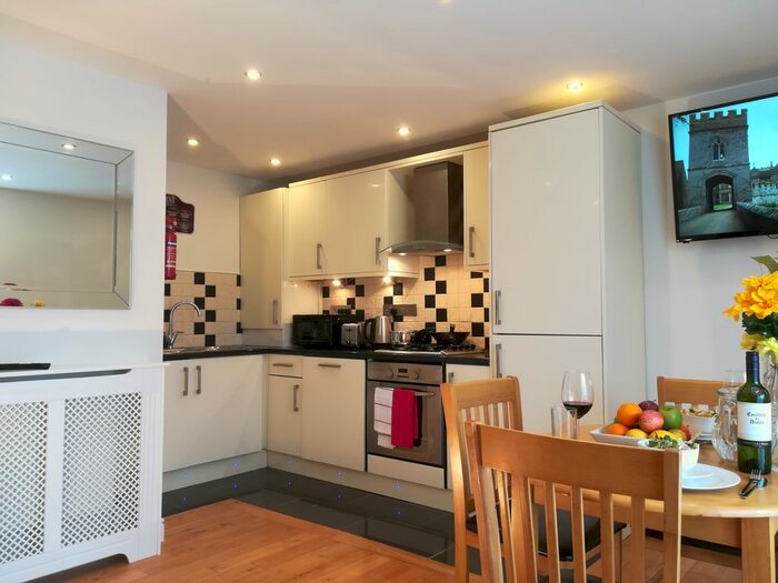 1 Bedroom Flat To Rent In Sketty Road, Uplands Swansea, SA2