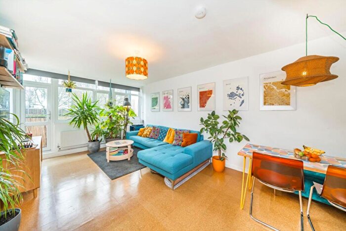 2 Bedroom Flat For Sale In Rye Hill Park, Peckham, SE15