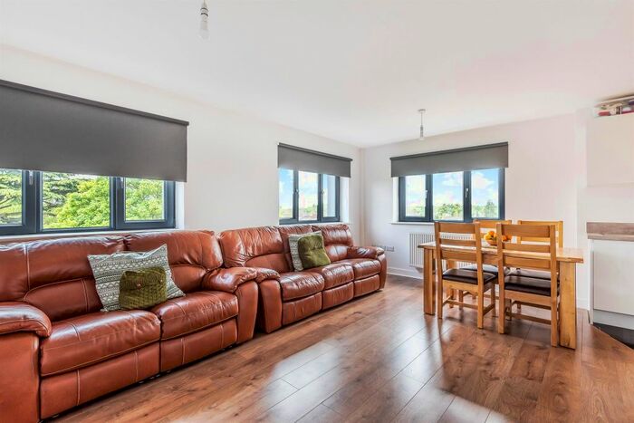 2 Bedroom Flat To Rent In London Road, Mitcham, CR4