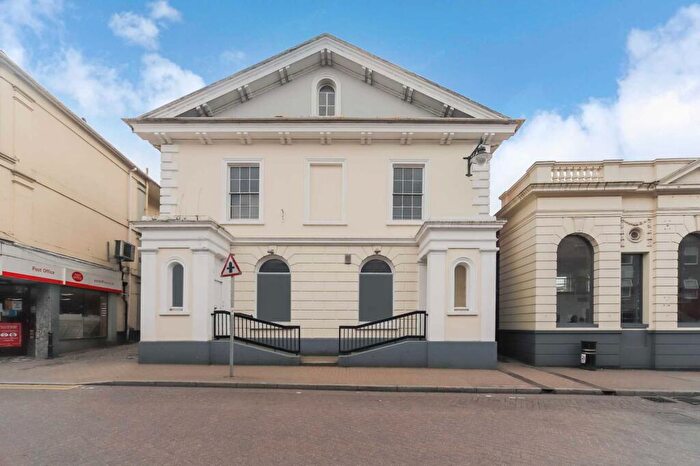 2 Bedroom Apartment To Rent In High Street, Tring, Hertfordshire, HP23