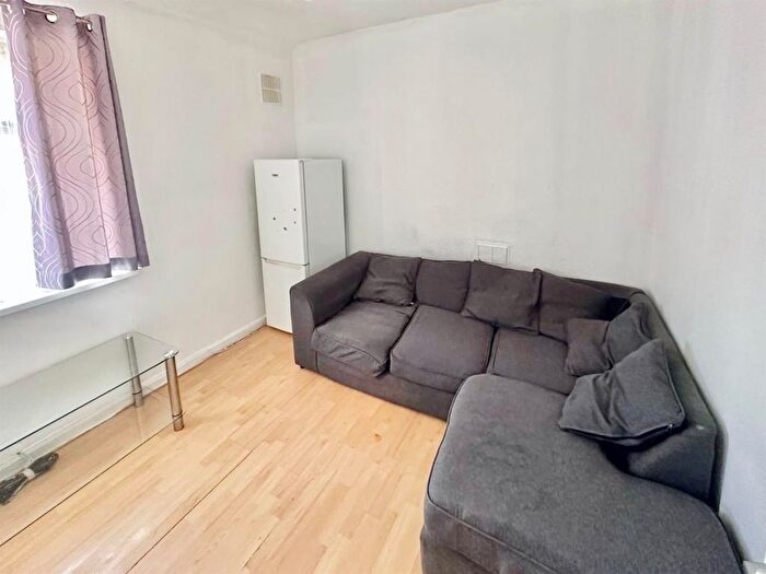 1 Bedroom Flat To Rent In Edwin Road, Edgware, HA8