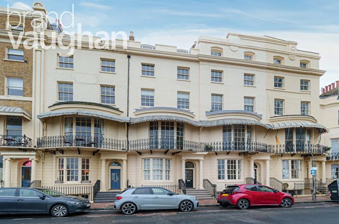 2 Bedroom Flat To Rent In Regency Square, Brighton, BN1
