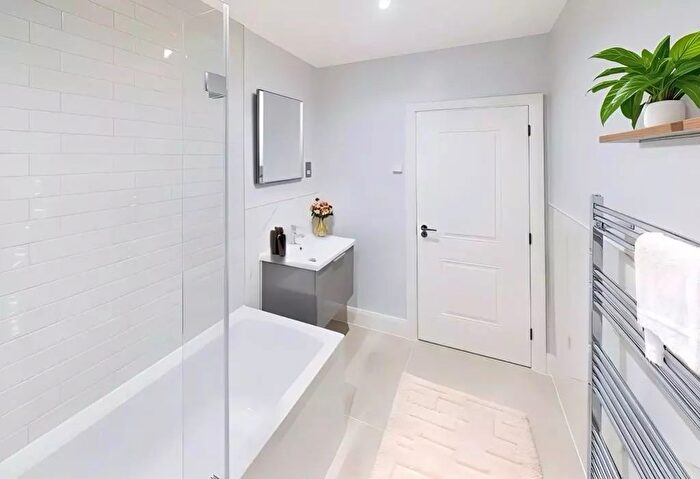 1 Bedroom Flat To Rent In Flat Lewes Crescent, Brighton, BN2