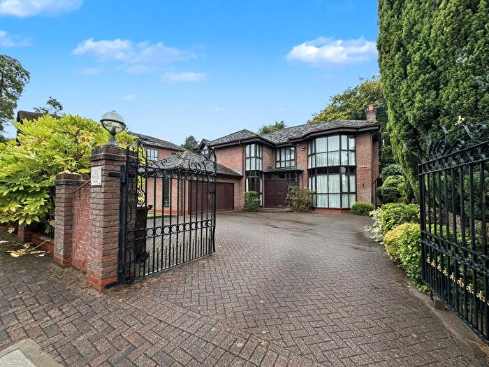 5 Bedroom Detached House For Sale In Ringley Park, Whitefield, M45