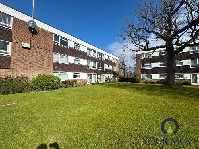 2 Bedroom Flat For Sale In Dingle Lane, Solihull, West Midlands, B91