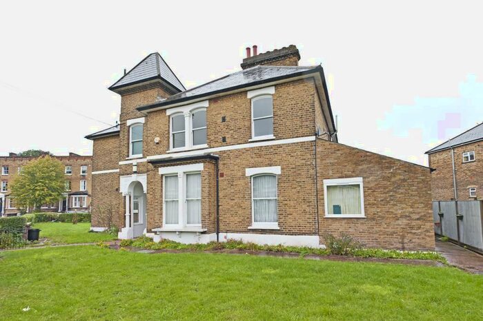 3 Bedroom Apartment To Rent In Cornford Grove, London, SW12