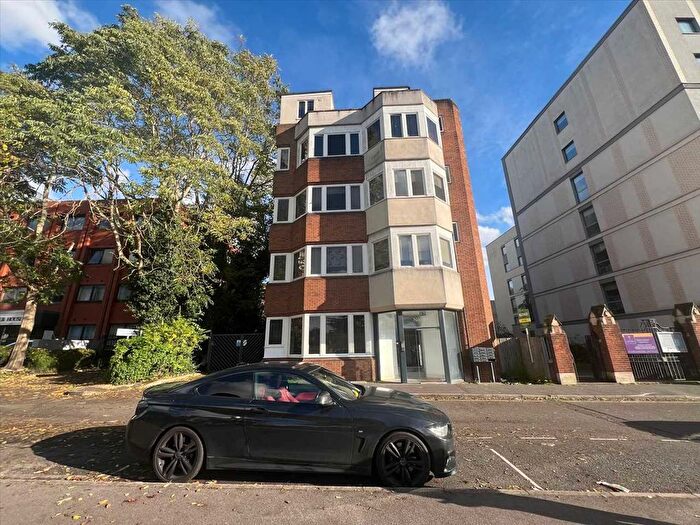 2 Bedroom Flat To Rent In Windsor Road, Slough, SL1