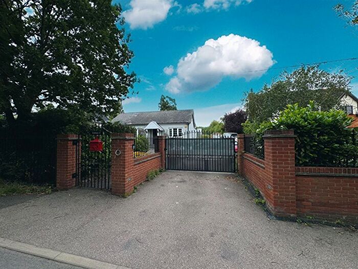 4 Bedroom Detached Bungalow For Sale In Lower Dunton Road, Horndon-On-The-Hill, Stanford-Le-Hope, SS17