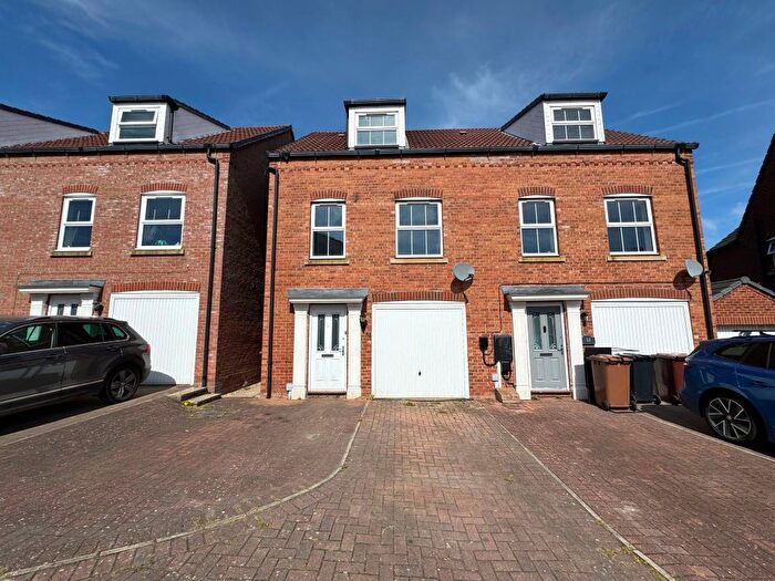 3 Bedroom Town House To Rent In Bobbin Lane, Lincoln, LN2