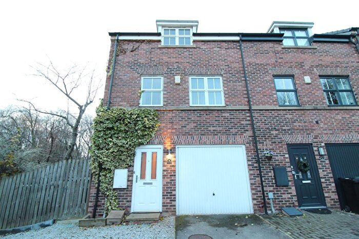3 Bedroom End Terrace House For Sale In Beech Court, Leeds, LS14