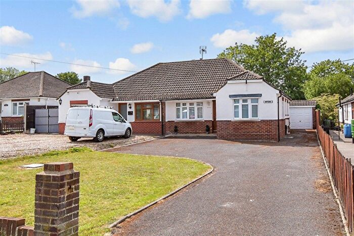 3 Bedroom Semi-Detached Bungalow For Sale In Woodland Avenue, Hartley, Longfield, Kent, DA3