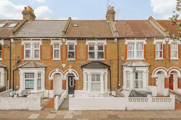 2 Bedroom Flat For Sale In Selkirk Road, London, SW17