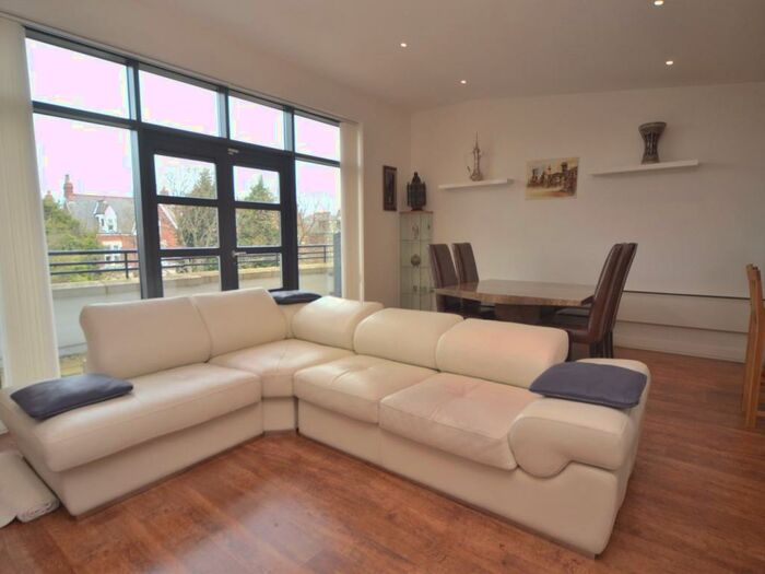 3 Bedroom Penthouse To Rent In Thornlea Court, Thornhill, Sunderland, SR2