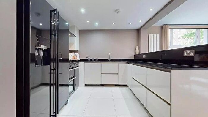 3 Bedroom Flat To Rent In St. Johns Wood Park, St Johns Wood, NW8