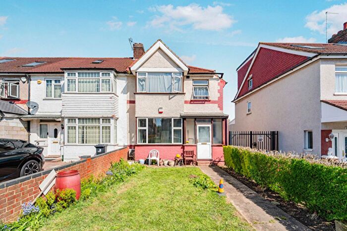 3 Bedroom Semi Detached House For Sale In Kings Avenue, Greenford, UB6