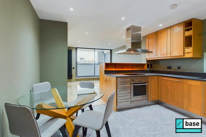 2 Bedroom Flat To Rent In Garden Walk, Shoreditch, EC2A