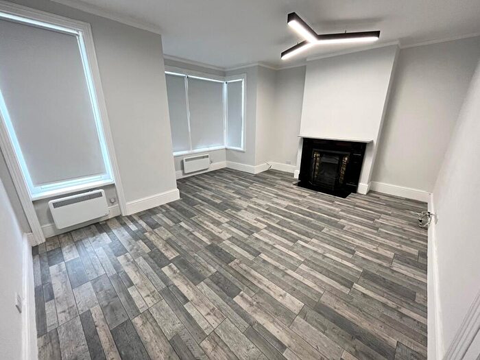 2 Bedroom Flat To Rent In Toledo Road, Southend On Sea, SS1