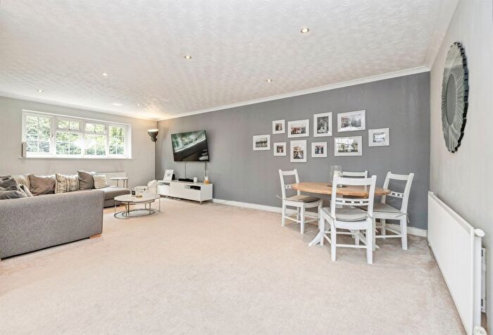 2 Bedroom Flat For Sale In Vera Court, Watford, WD19