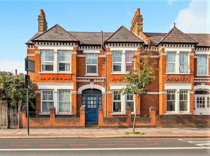 2 Bedroom Flat To Rent In Tooting Bec Road, SW17