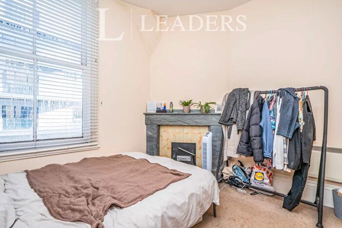 1 Bedroom Flat To Rent In Royal Crescent Rd, Southampton, SO14