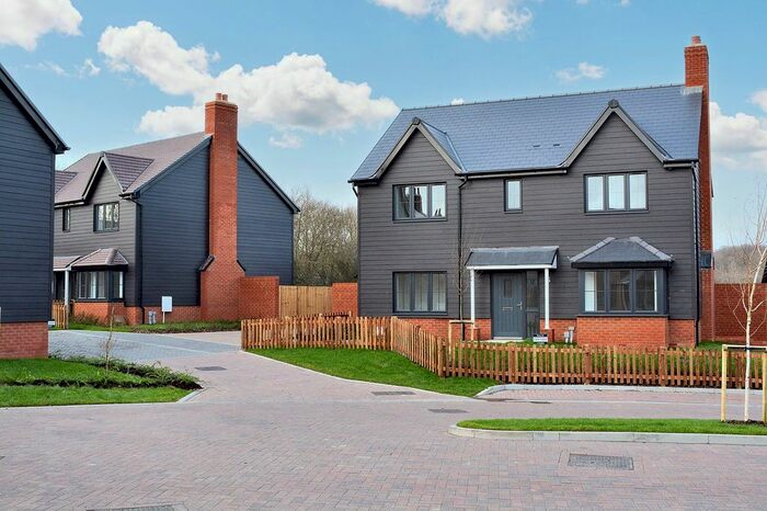 4 Bedroom Detached House For Sale In Waylett Crescent, Warehorne, TN26