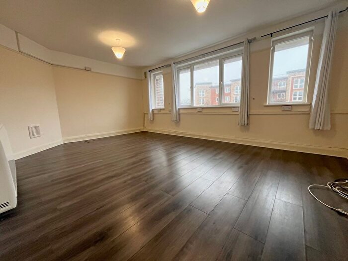 1 Bedroom Flat To Rent In Stratford Road, Shirley, Solihull, West Midlands, B90