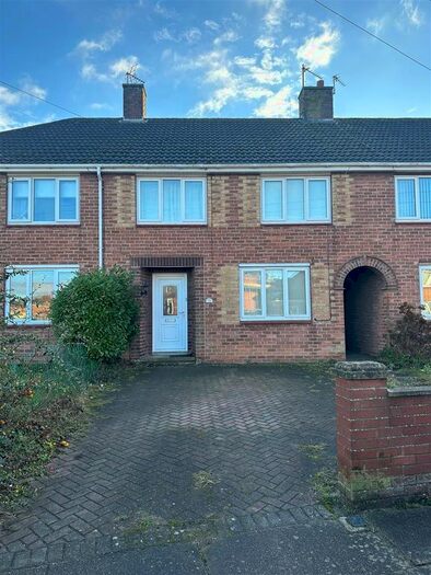 Detached House To Rent In Southwold Crescent, Scartho, Grimsby, DN33
