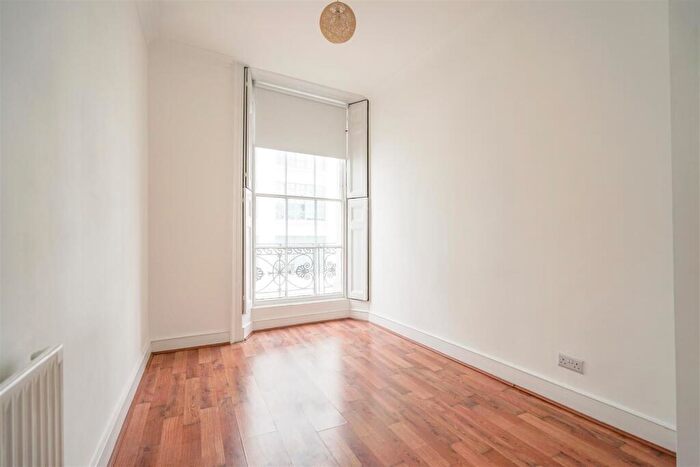 1 Bedroom Apartment To Rent In Mornington Crescent, Camden Town, NW1