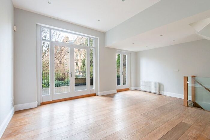 3 Bedroom Flat To Rent In Elgin Avenue, Maida Vale, W9