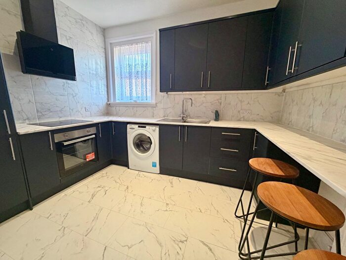 2 Bedroom Flat To Rent In Coronation Road, Cowes, PO31