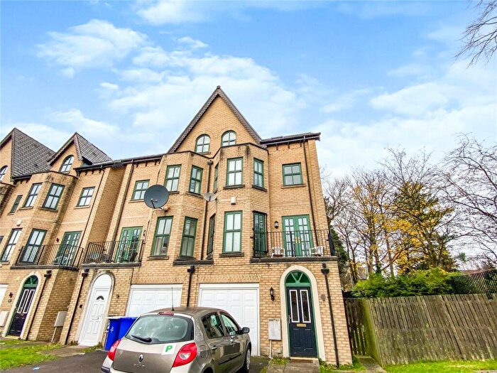 6 Bedroom Semi Detached House To Rent In Schuster Road, Manchester, M14