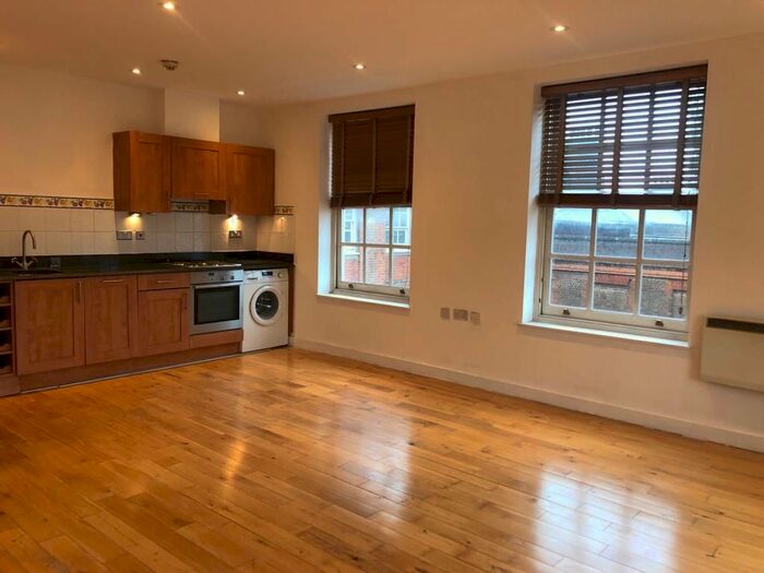 2 Bedroom Flat To Rent In Stoke Newington High Street, London, N16