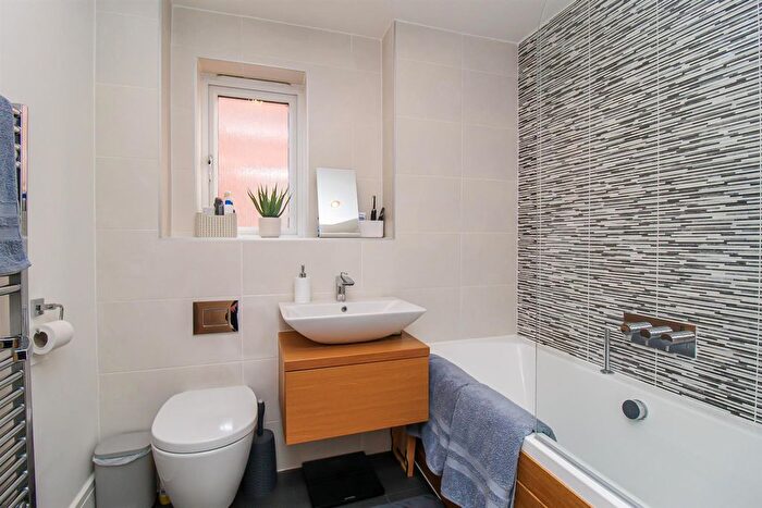 3 Bedroom End Terrace House For Sale In Springfield Mews, Lofthouse, Wakefield, WF3