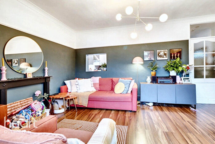 3 Bedroom Flat For Sale In Perry Vale, London, SE23