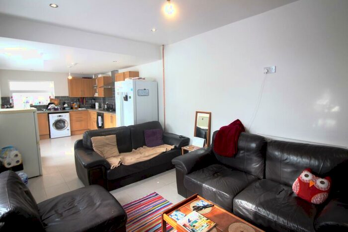 6 Bedroom End Of Terrace House To Rent In Arabella Street, Roath, CF24