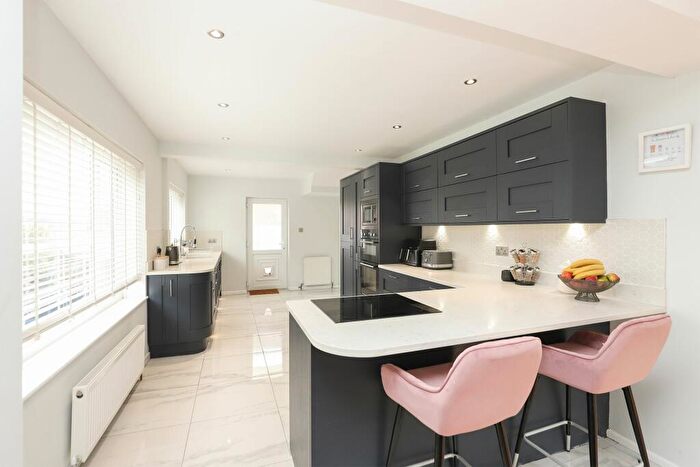 3 Bedroom Detached House For Sale In Netherfield Road, Somersall, S40