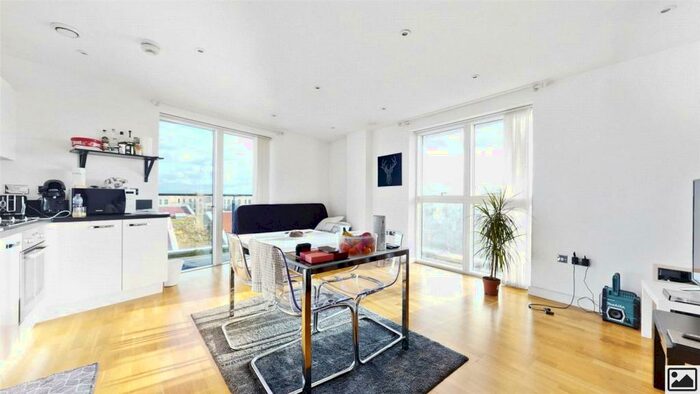 1 Bedroom Flat To Rent In Ravensbourne Court, Edgware, HA8