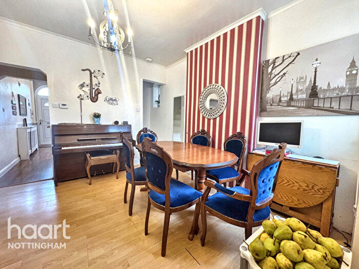 3 Bedroom Semi-Detached House For Sale In Sandford Avenue, Nottingham, NG10