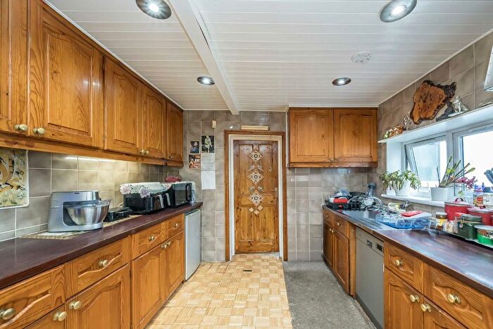 2 Bedroom Flat For Sale In Gordon Avenue, St Margarets, Twickenham, TW1