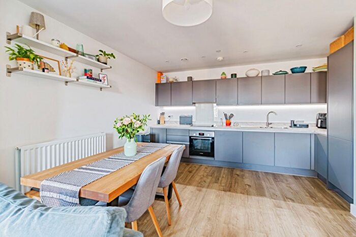 2 Bedroom Flat For Sale In Marketfield Way, Redhill, Surrey, RH1