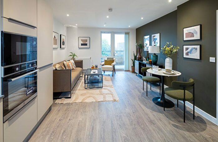 1 Bedroom Flat For Sale In Bloomsbury Avenue, London, N14