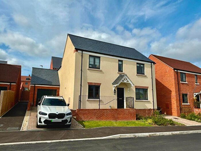 4 Bedroom Detached House For Sale In Strawberry Fields, Easterton, SN10