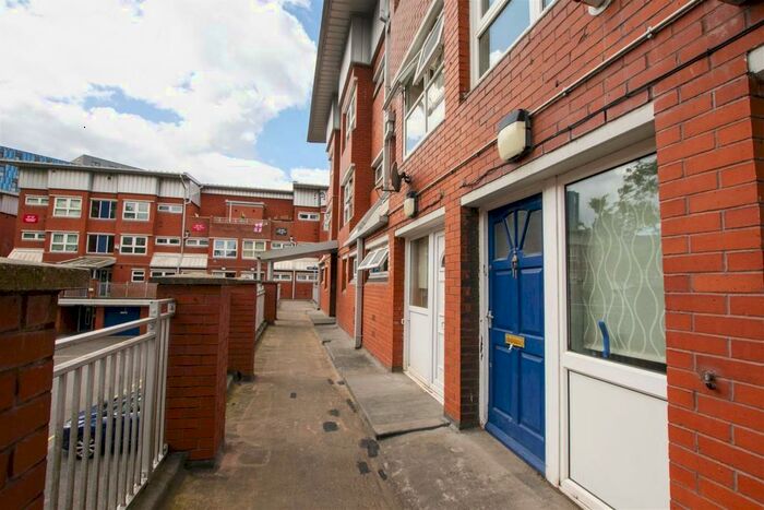3 Bedroom House To Rent In Shepherds Gardens, Birmingham, B15