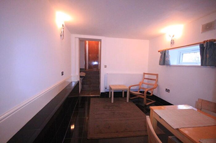 1 Bedroom Flat To Rent In Olive Grove, Turnpike Lane, N15